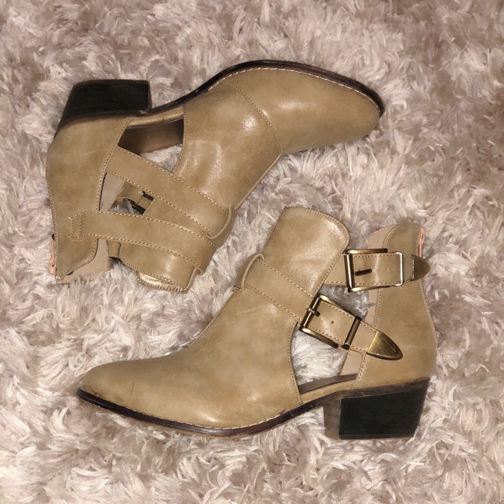 WORN ONCE LITTLE BOOTIES